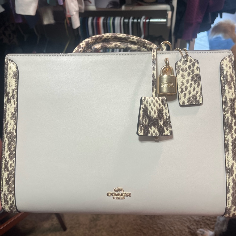 Coach snake skin Cream and Gold Logo Handbag brand new - Picture 2 of 9